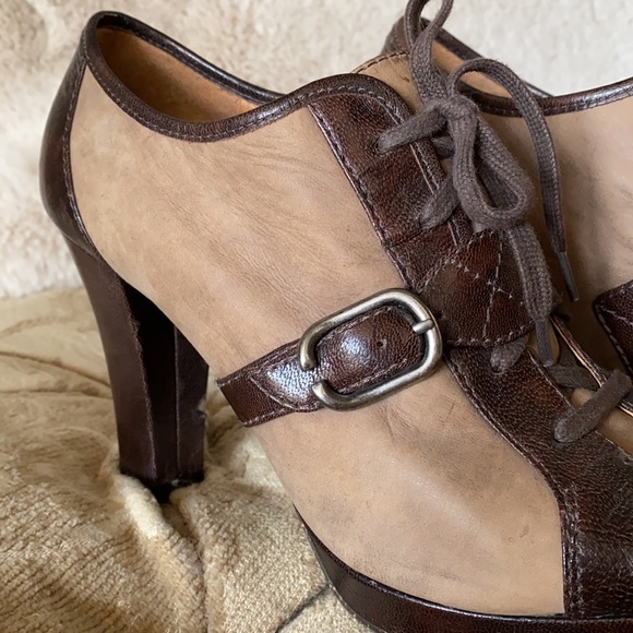 Women’s Naya heels size 9.5 with buckle and tie - Picture 11 of 13